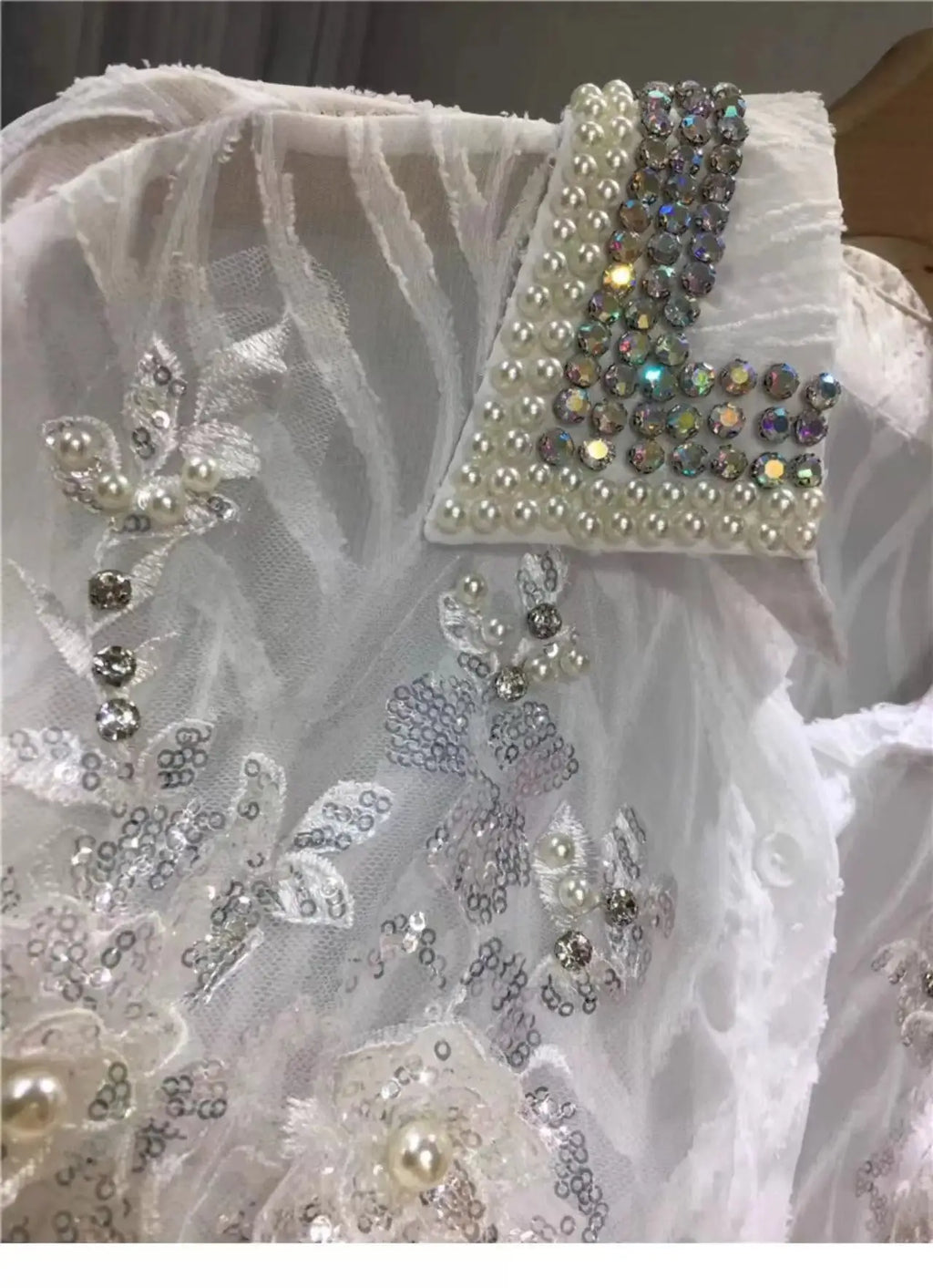 Novas blusas grandes com botões e lantejoulas e contas, camisas femininas de manga comprida, comprimento médio, rosa e branca