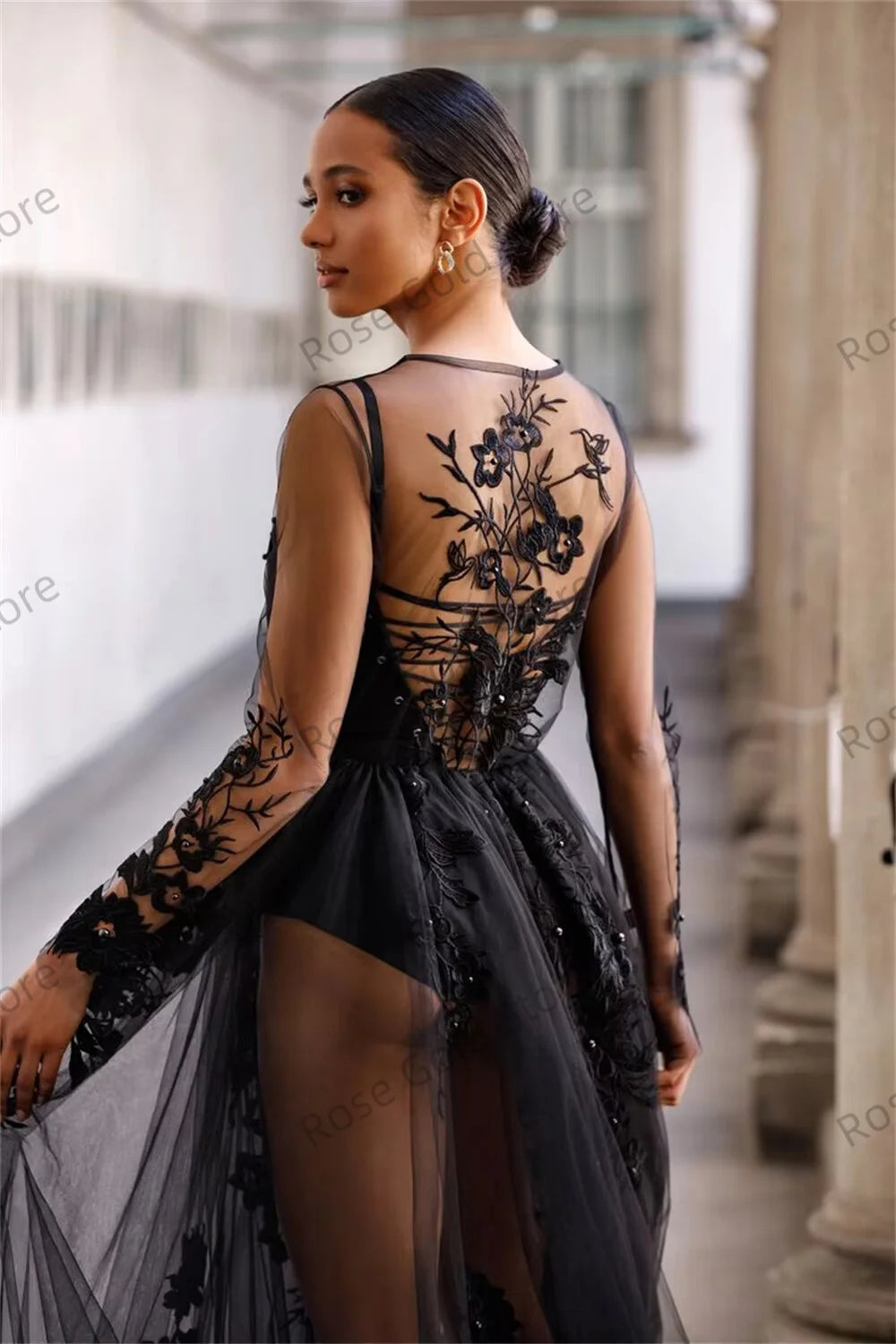 Vestido de Festa Preto com Renda e Modelagem Evasê