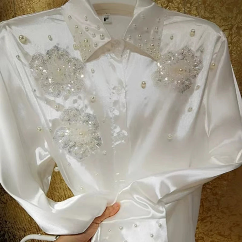 Camisas brancas bordadas com lantejoulas e contas brancas para mulheres, blusas de manga comprida com botões, blusas da moda