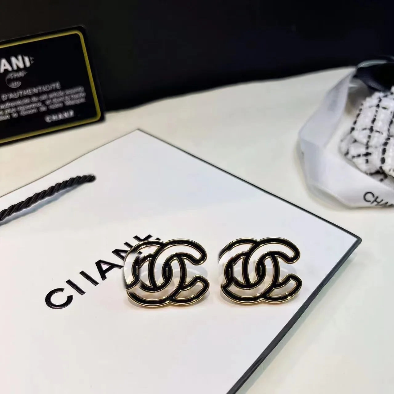 Pulseira Feminina Dourada Vazadacom Esmalte Colorido – Estilo Luxo Elegante