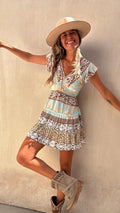 Vestido curto estilo étnico, decote em V, pulôver estampado, mangas voadoras, cintura elástica, saia curta feminina