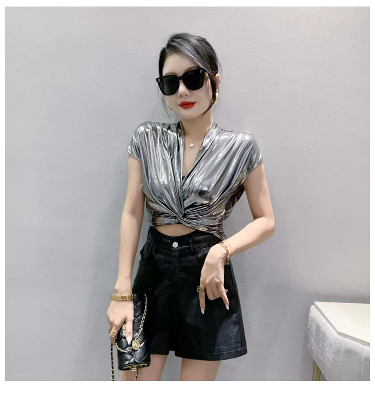 Blusa de manga curta brilhante dourada prateada verde para mulheres, camisa curta sexy irregular, bandagem feminina, tops de verão