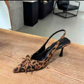 Sandálias femininas de salto alto com estampa de leopardo, bico fino, mules sem cadarço