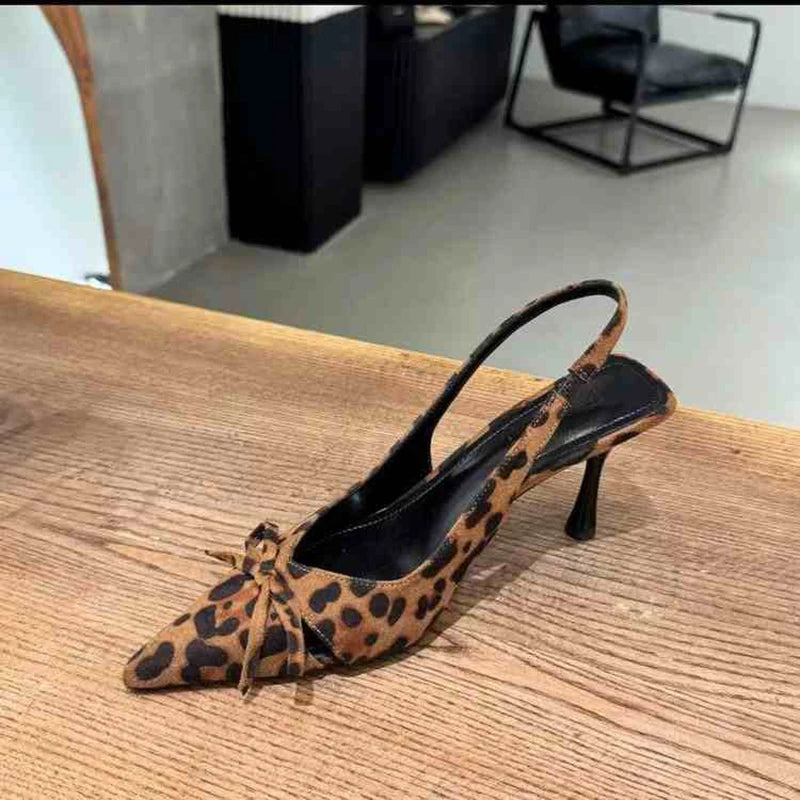 Sandálias femininas de salto alto com estampa de leopardo, bico fino, mules sem cadarço