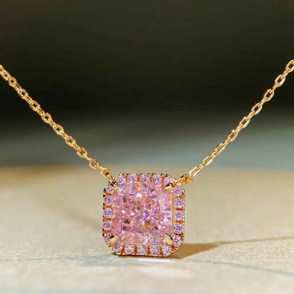 Luxury 100% Real 18k Gold Women's Diamond Pendant Ice Flower Che Reddish Che Pendant Necklace