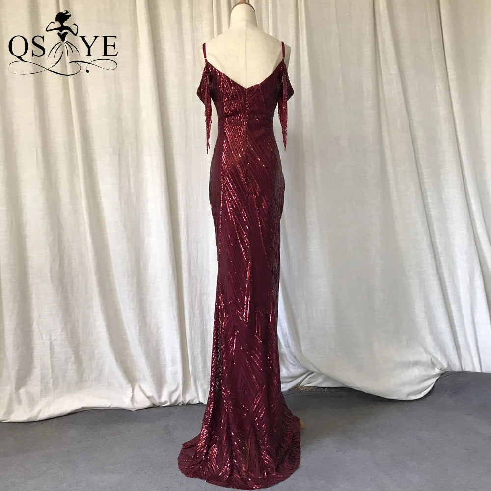 Vestido de Festa Dourado com Lantejoulas, Renda e Modelagem Sereia