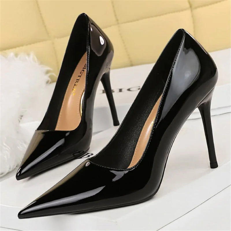 Sapatos de salto alto sensuais de 10 cm, cor vinho, nude, para mulheres, stripper, salto agulha, couro brilhante, para casamento, noiva, vermelho de qualidade
