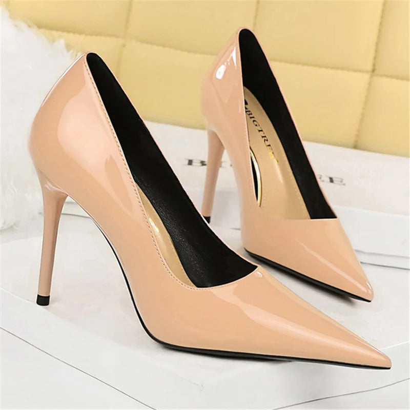 Sapatos de salto alto sensuais de 10 cm, cor vinho, nude, para mulheres, stripper, salto agulha, couro brilhante, para casamento, noiva, vermelho de qualidade