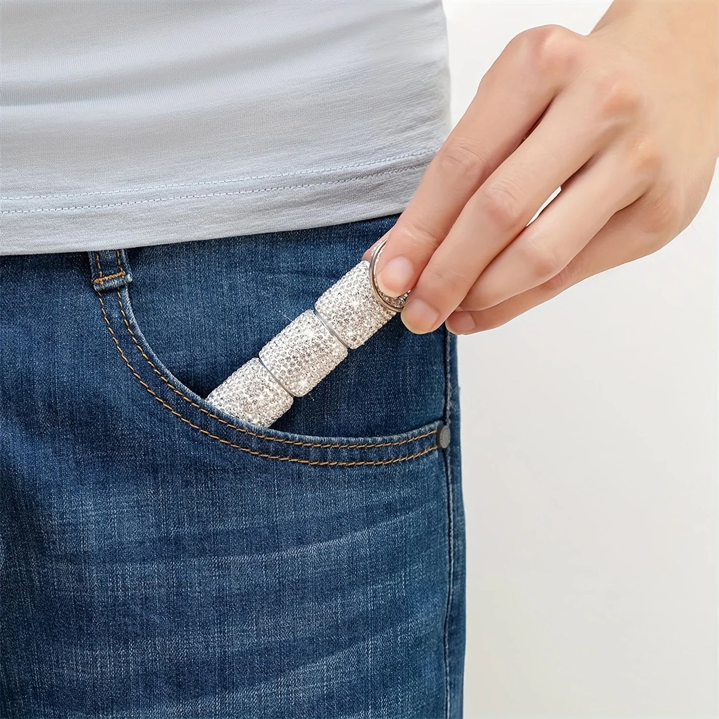 Porta-comprimidos portátil com strass (estilo "bling"), à prova d'água, pequeno e com chaveiro — Estojo fofo para guardar medicamentos.