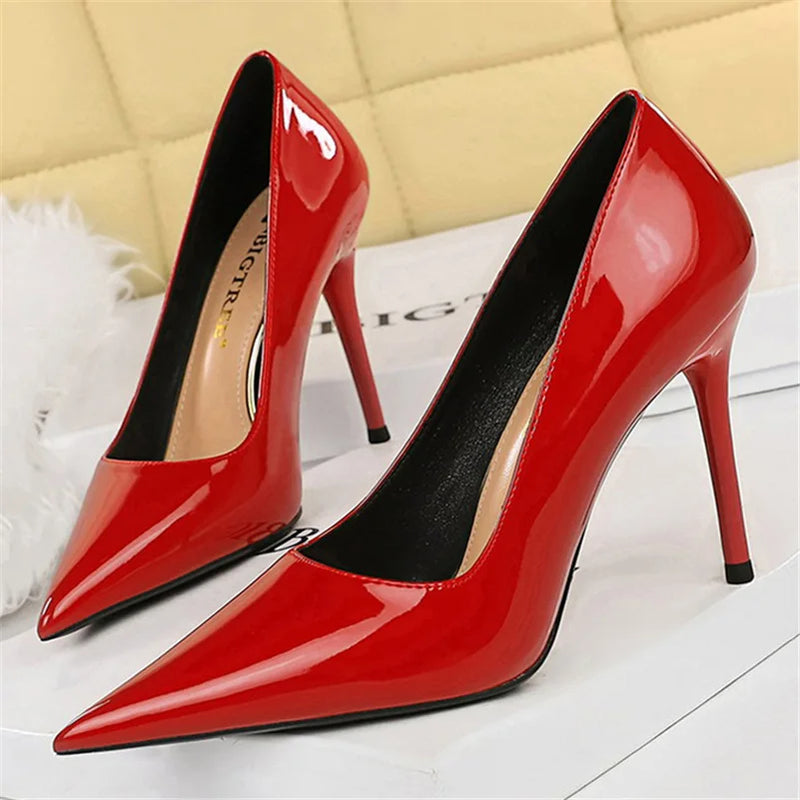 Sapatos de salto alto sensuais de 10 cm, cor vinho, nude, para mulheres, stripper, salto agulha, couro brilhante, para casamento, noiva, vermelho de qualidade