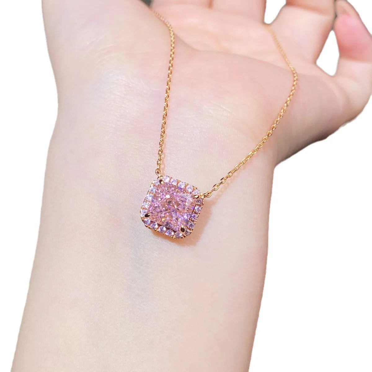 Luxury 100% Real 18k Gold Women's Diamond Pendant Ice Flower Che Reddish Che Pendant Necklace