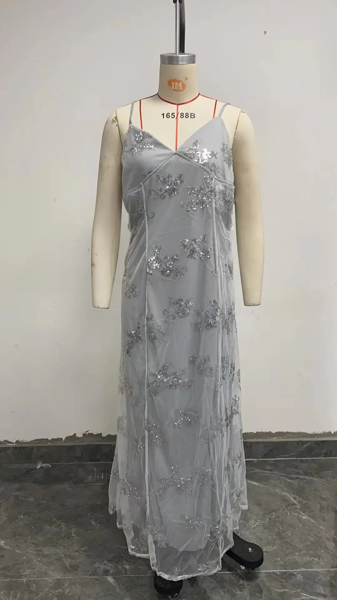 Vestido Longo de Festa com Lantejoulas e Costas Abertas – Decote V Elegante