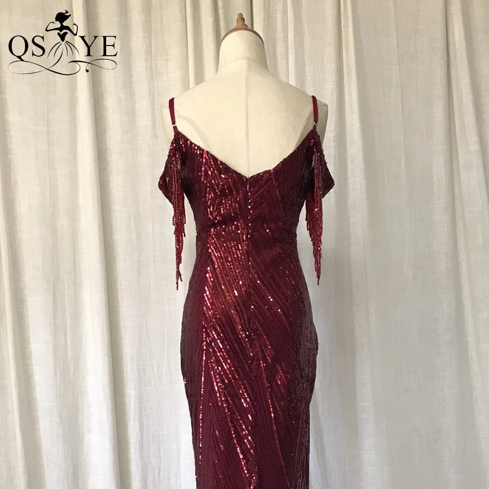 Vestido de Festa Dourado com Lantejoulas, Renda e Modelagem Sereia