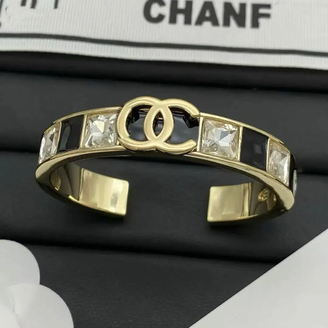 Pulseira Feminina Dourada Vazadacom Esmalte Colorido – Estilo Luxo Elegante