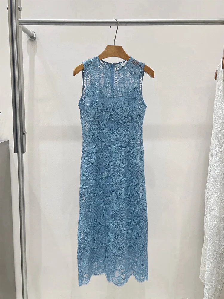 Vestido Preto com Renda, Estampa Floral e sem Mangas
