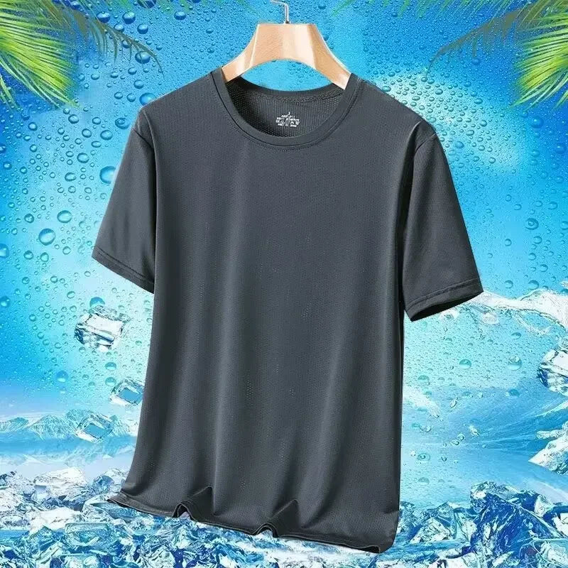 Camiseta masculina de manga curta, de seda gelada e secagem rápida, nova malha respirável, ajuste solto, gola redonda, camisa esportiva casual para o verão