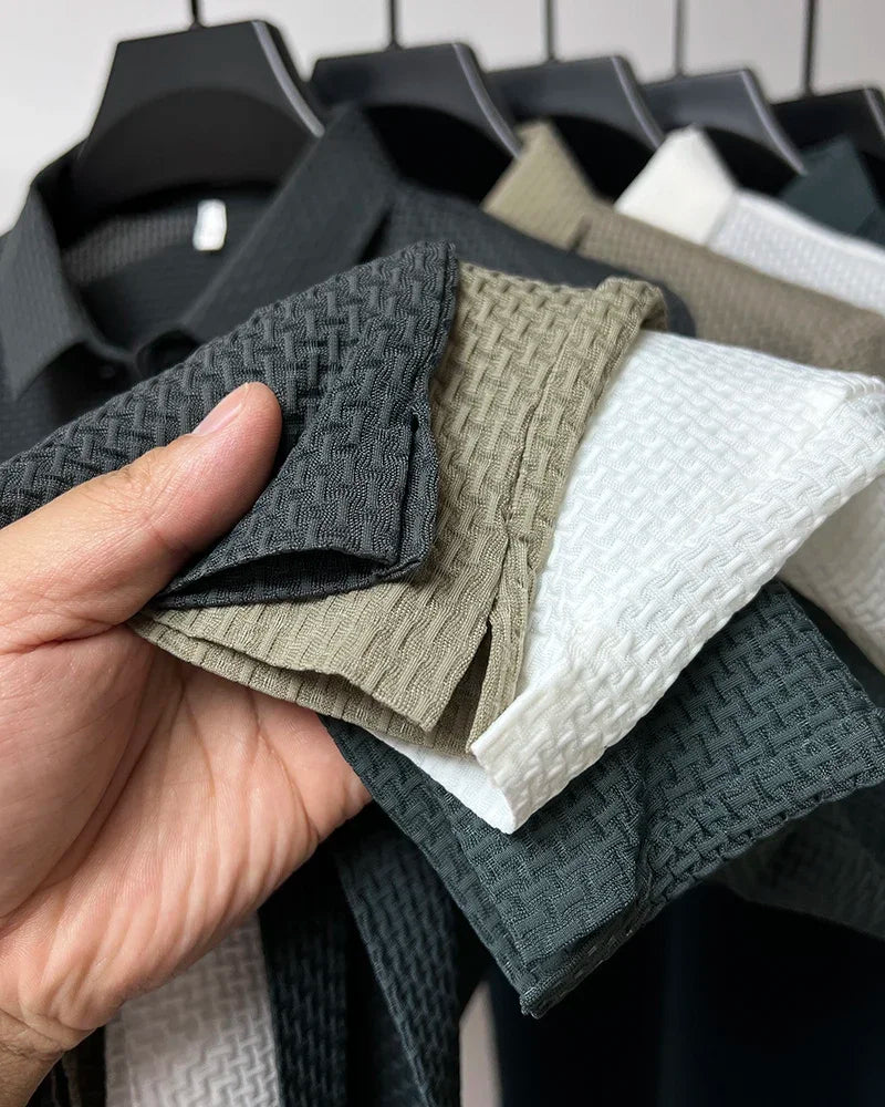 Nova camiseta polo masculina de manga curta com decote em V e manga curta, de seda gelada, respirável, da moda empresarial, roupas de marca masculina