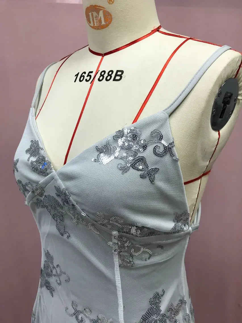 Vestido Longo de Festa com Lantejoulas e Costas Abertas – Decote V Elegante