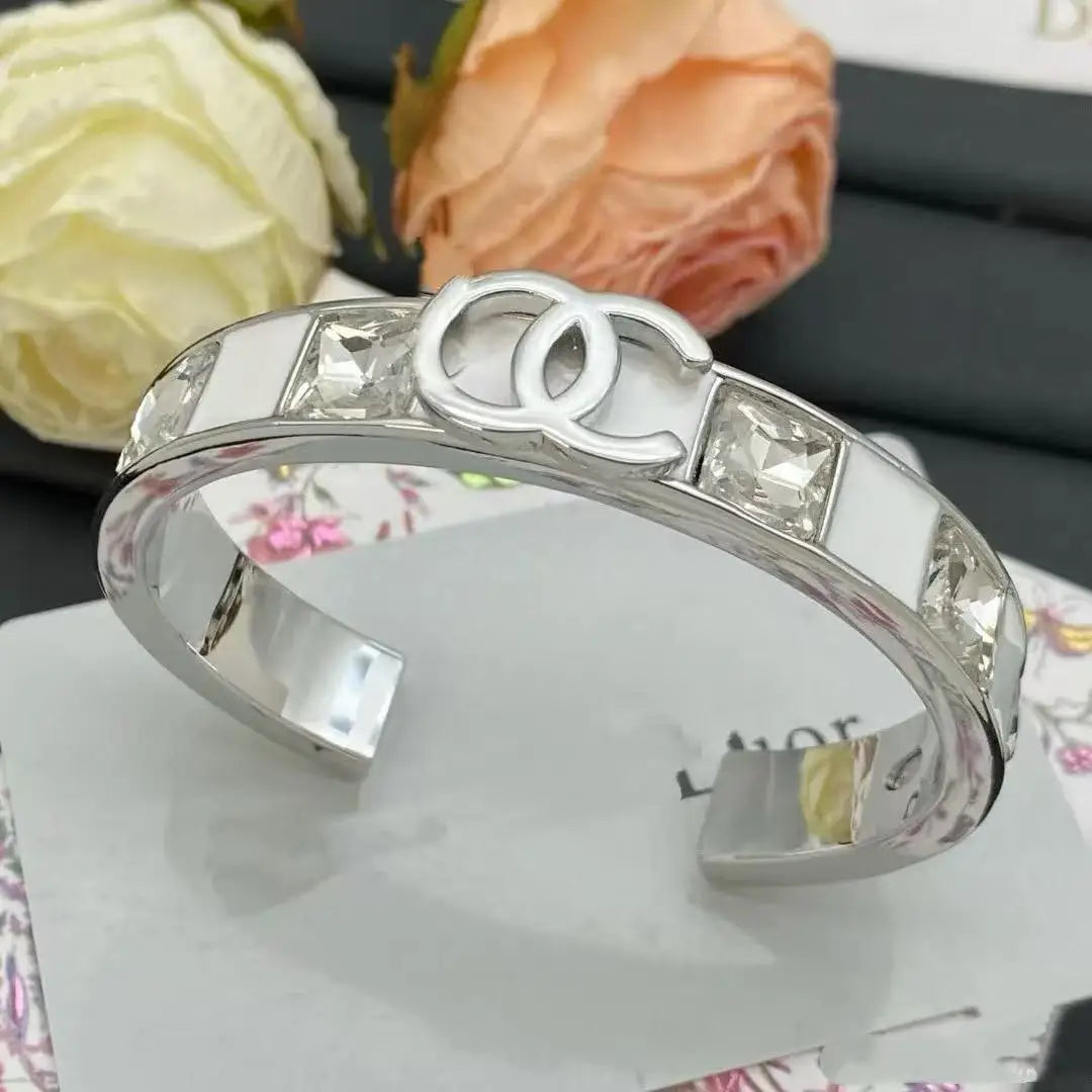 Pulseira Feminina Dourada Vazadacom Esmalte Colorido – Estilo Luxo Elegante