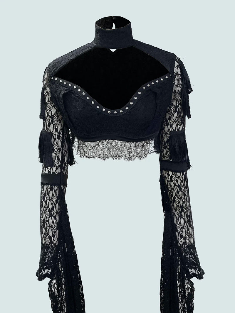 Blusa gótica feminina da moda, blusa de renda escura, mangas trompete, suspensórios finos, sexy, de rua, de gaze preta, para festa em boate