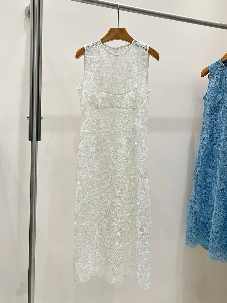 Vestido Preto com Renda, Estampa Floral e sem Mangas