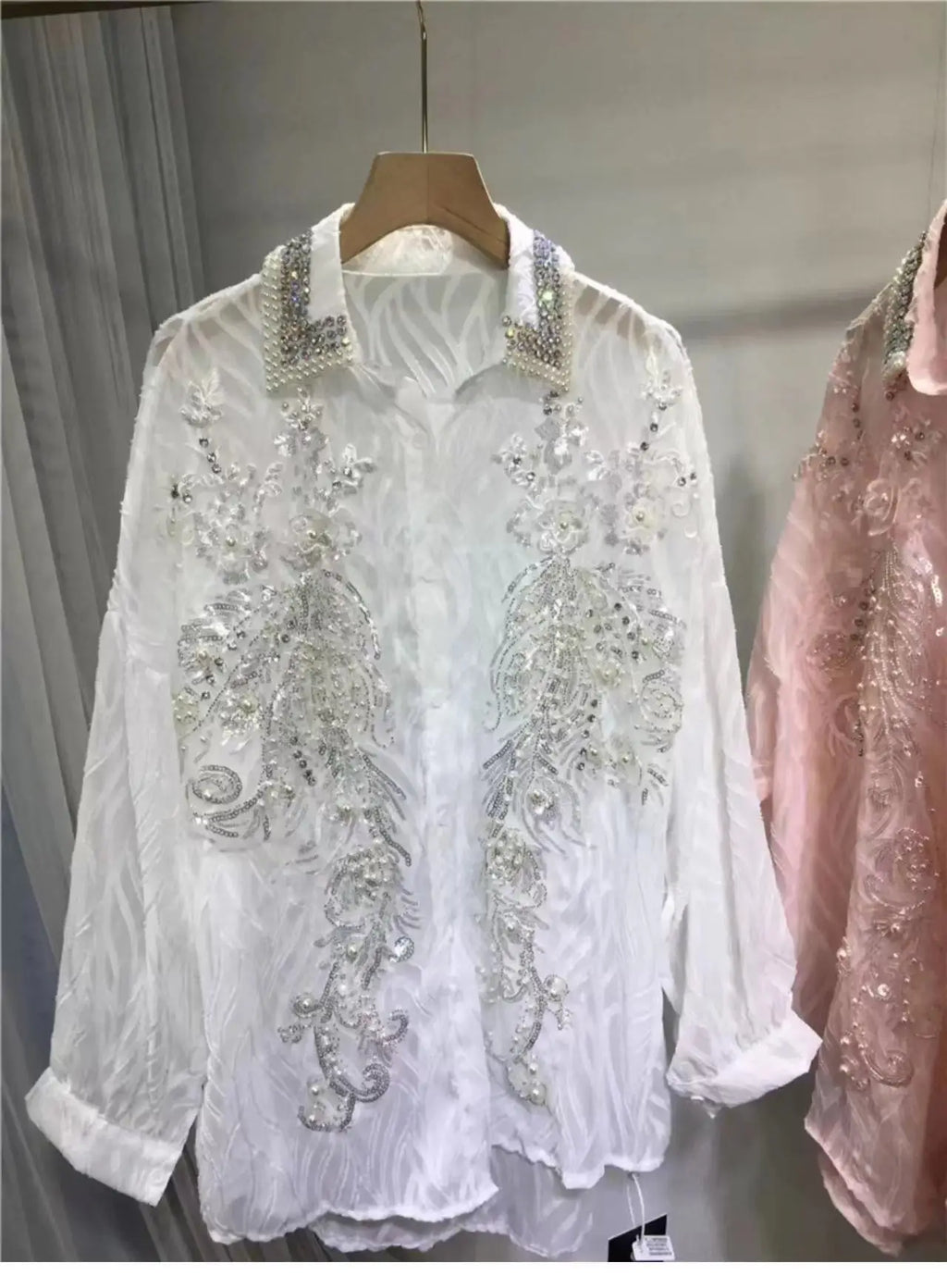 Novas blusas grandes com botões e lantejoulas e contas, camisas femininas de manga comprida, comprimento médio, rosa e branca