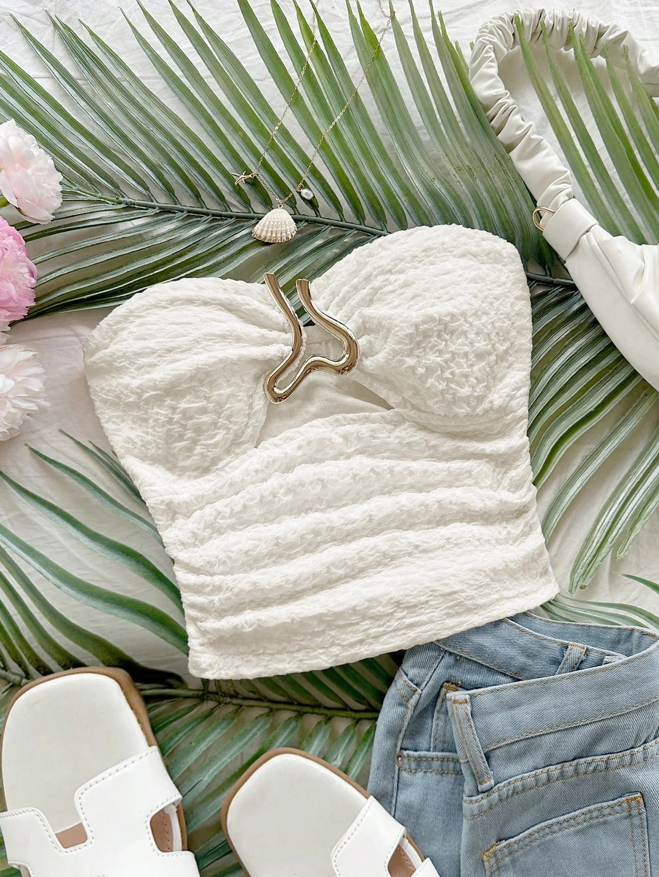 Vacation-style cute, pure yet sexy, solid wine-red strapless top