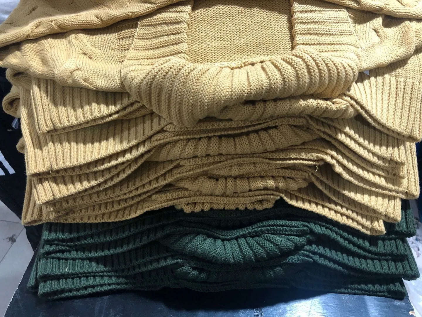 New Luxury and Fashionable Men's V-neck Double Breasted Thick Warm Knitted Cardigan Sweater Jacket Top