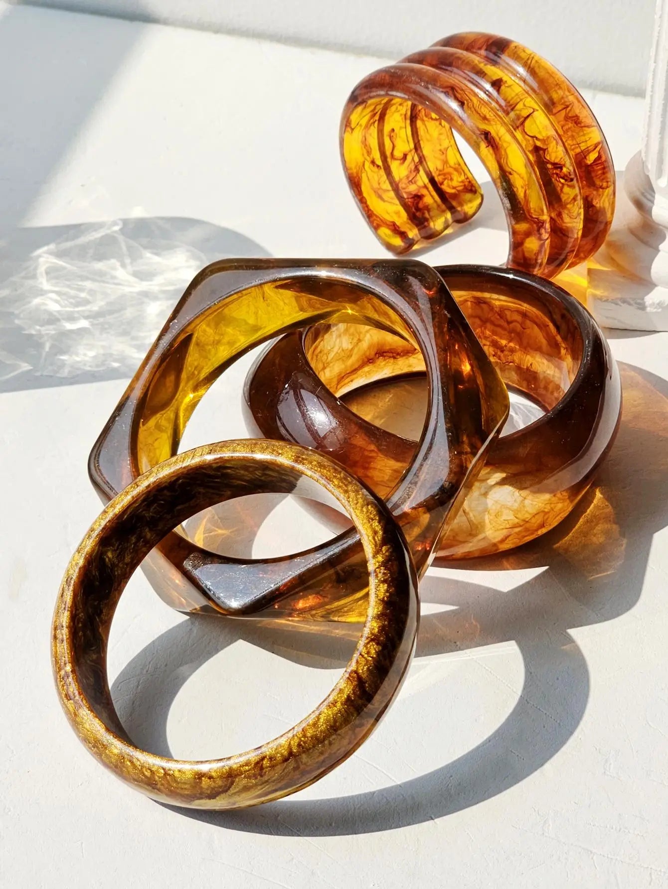 Creative Exaggerated Retro Geometric Chunky Brown Resin Bracelet Autumn Winter Sweater Decoration Bangle for women Jewelry 2025