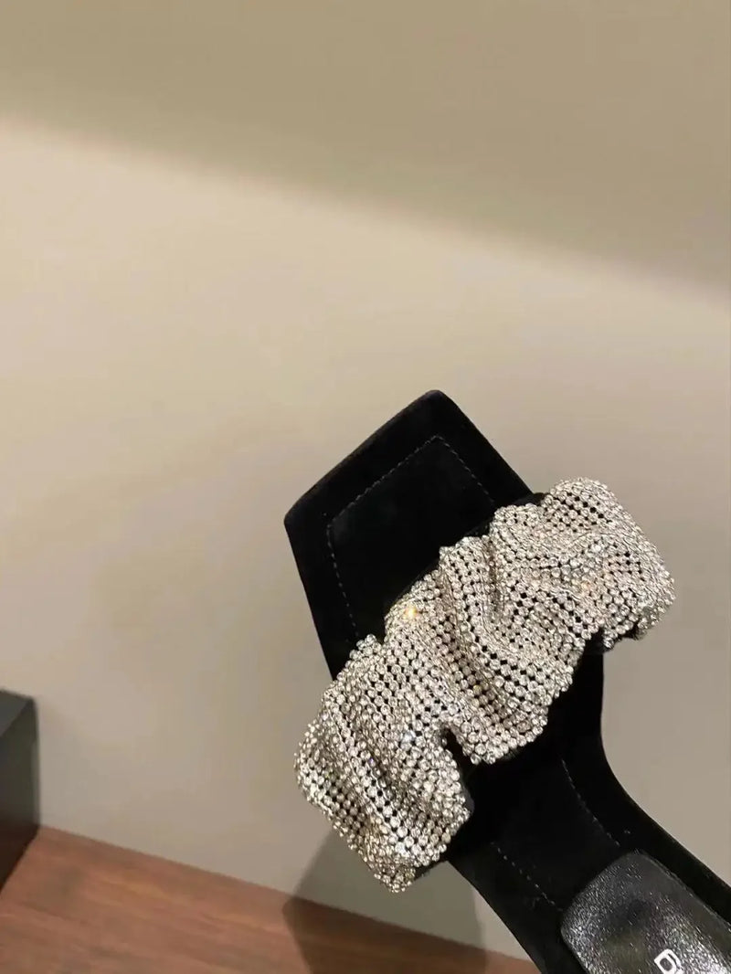 Sandálias femininas de luxo com imitação de diamante, saltos elegantes e pontudos, sandálias gladiadoras com tira traseira, sapatos de baile de verão