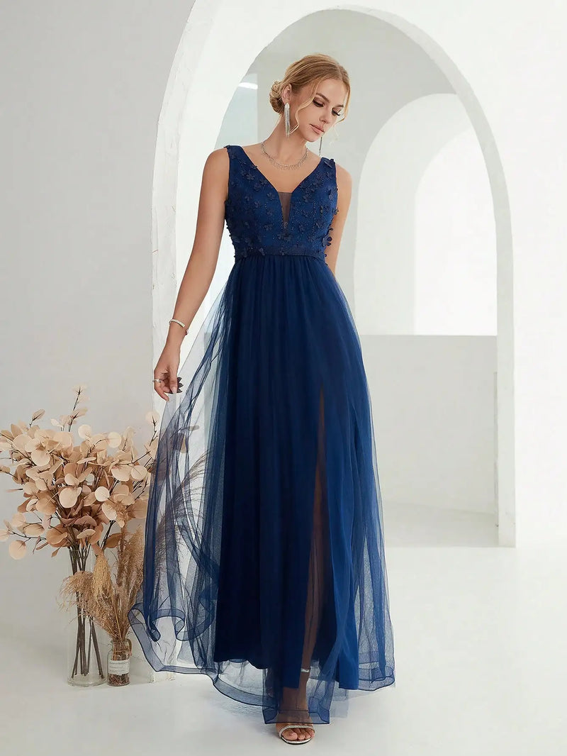 Vestido de malha com fenda e lantejoulas 3D com decote em V