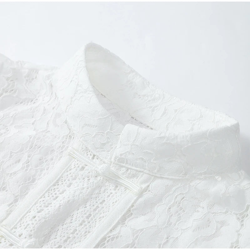 Camisa Feminina com Renda e Estampa Floral – Vintage