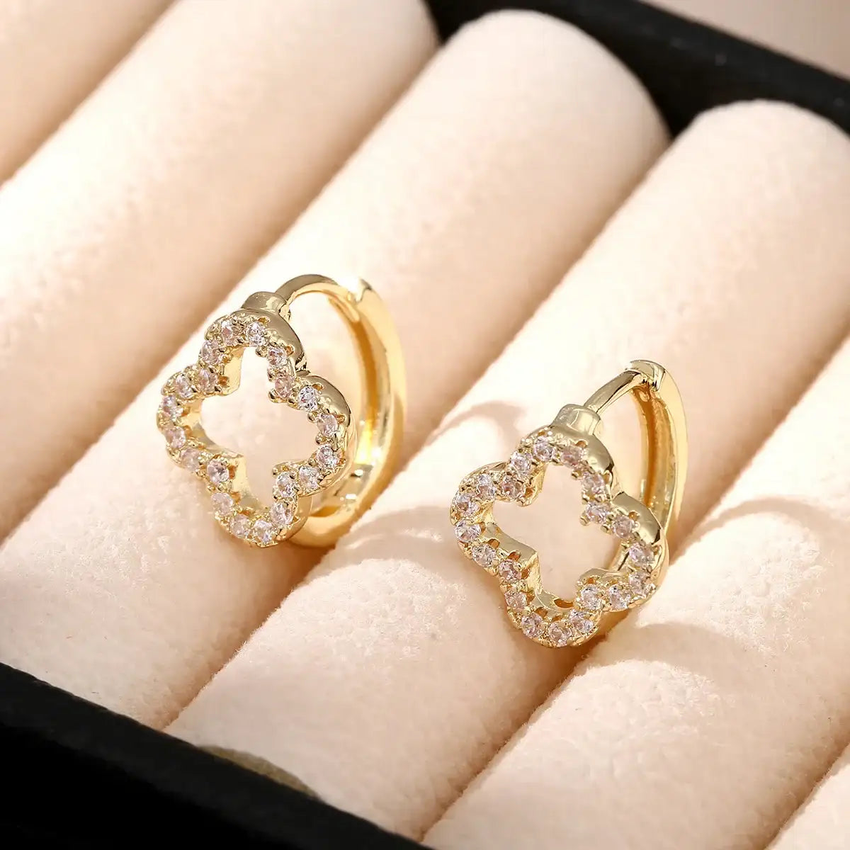 1 par de brincos de flor - acessórios florais simples, com fecho de segurança, para uso diário ou em festas