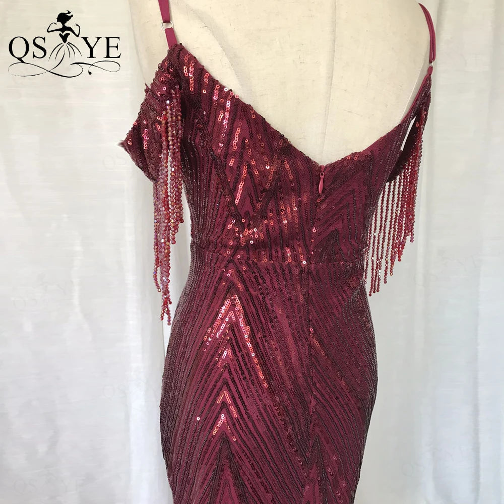 Vestido de Festa Dourado com Lantejoulas, Renda e Modelagem Sereia