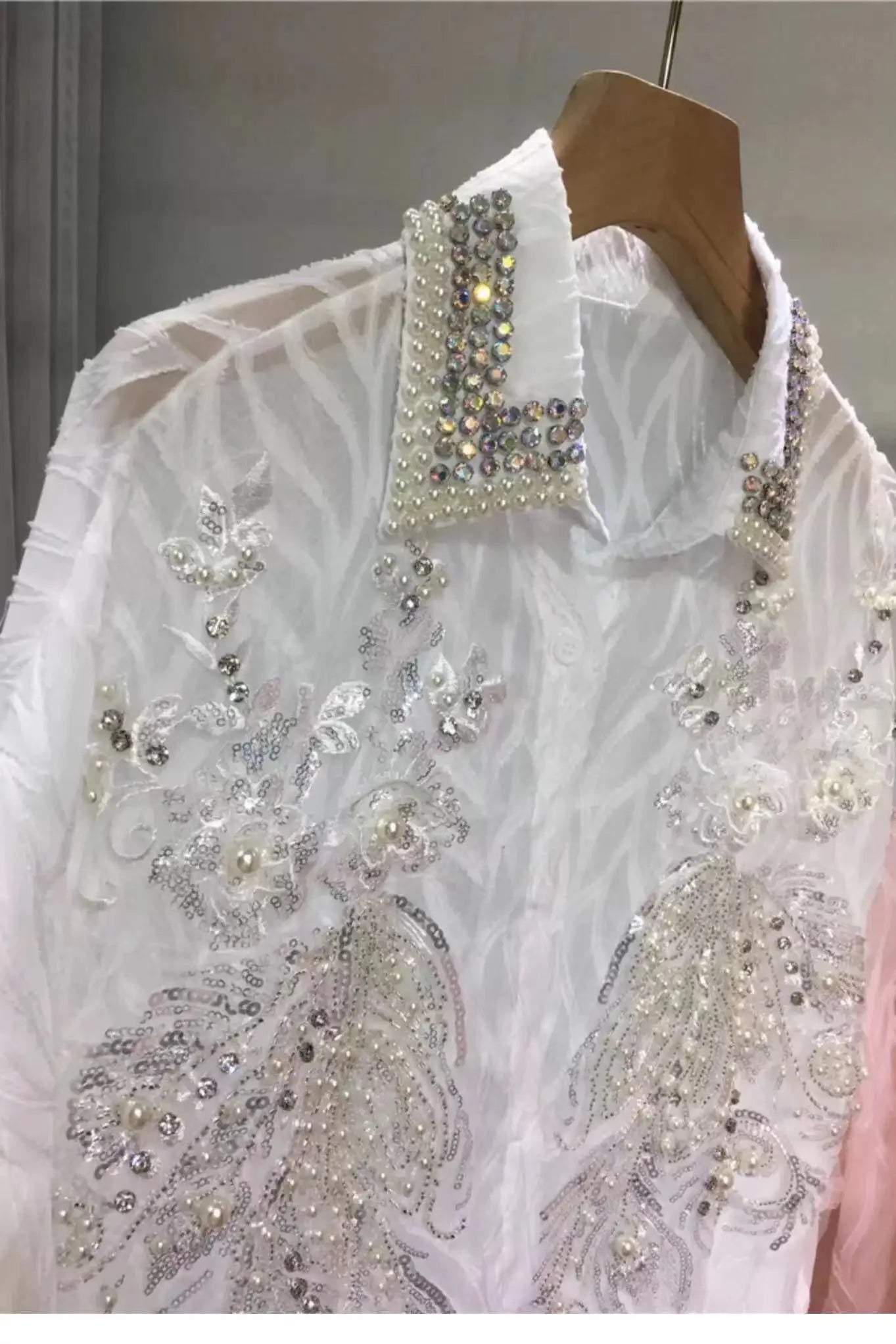 Novas blusas grandes com botões e lantejoulas e contas, camisas femininas de manga comprida, comprimento médio, rosa e branca