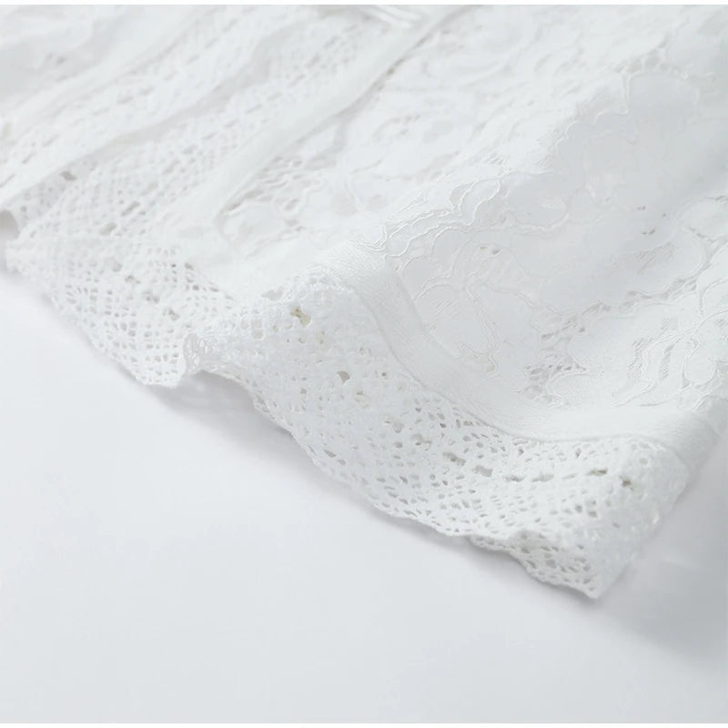 Camisa Feminina com Renda e Estampa Floral – Vintage