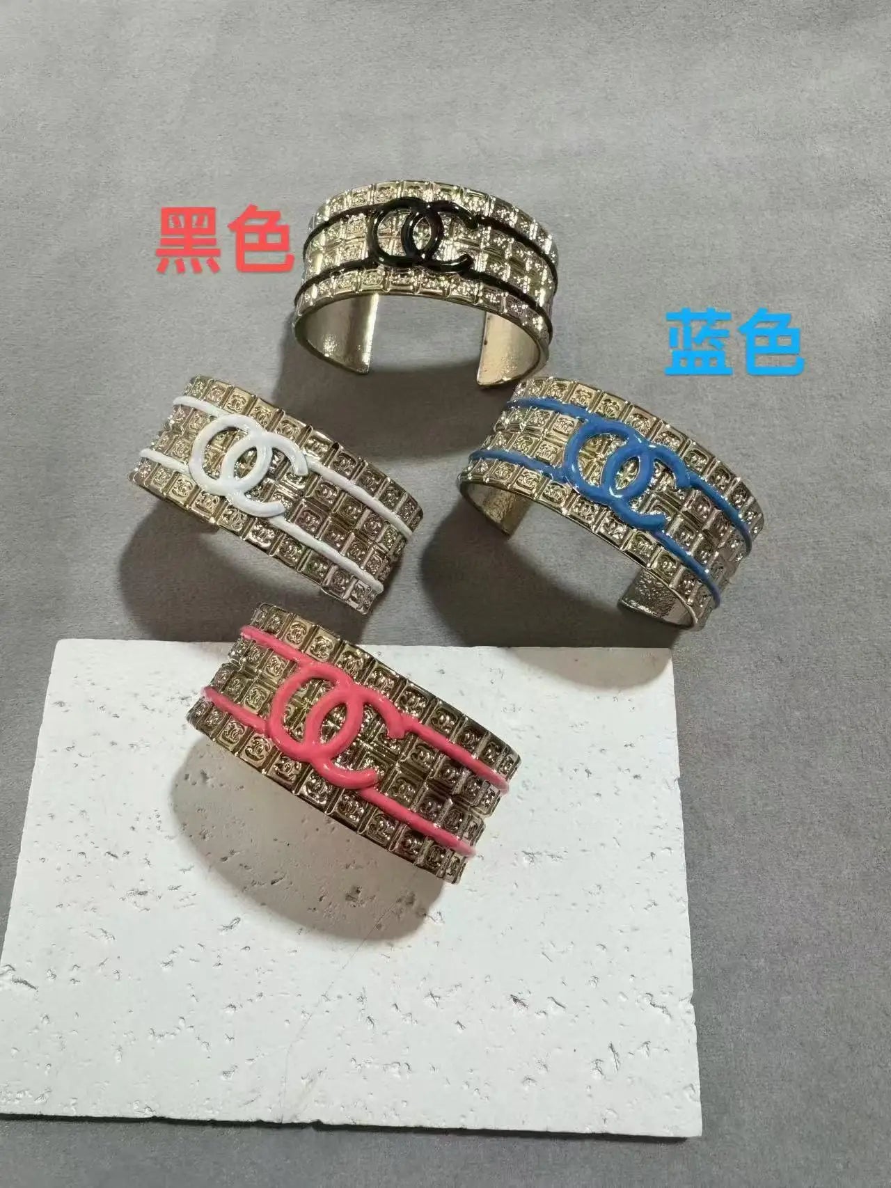 Pulseira Feminina Dourada Vazadacom Esmalte Colorido – Estilo Luxo Elegante