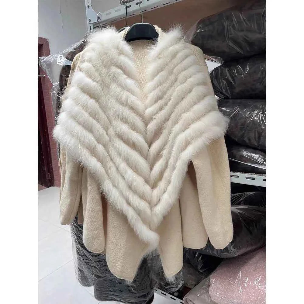 2025 Faux Fur Trim Knit Coat Fox Like Collar Plush Cardigan Women Winter Thick Designer Warm Touch