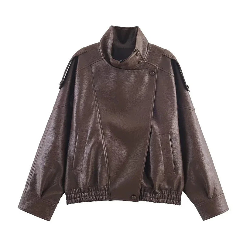 Jaqueta Couro  Marrom e Preta, Manga Longa, Gola Alta, Modelagem Ampla e Encorpada – Estilo Motoqueiro/Streetwear