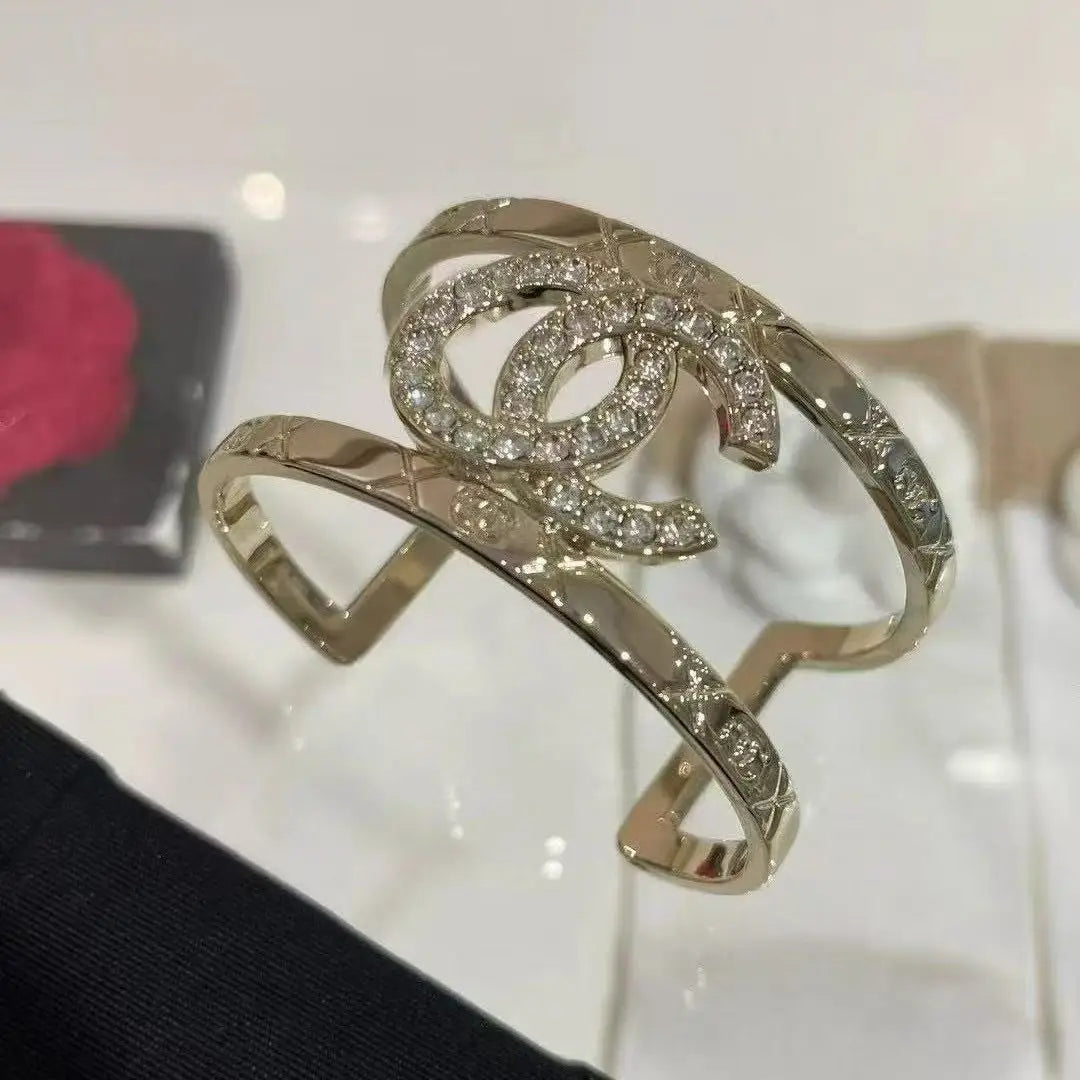 Pulseira Feminina Dourada Vazadacom Esmalte Colorido – Estilo Luxo Elegante