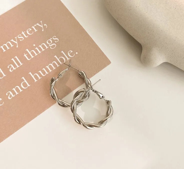 New Fashion Trend Unique Design Elegant Delicate Retro Exaggerated Multilayer Stud Earrings Women Jewelry Party Gifts Wholesale