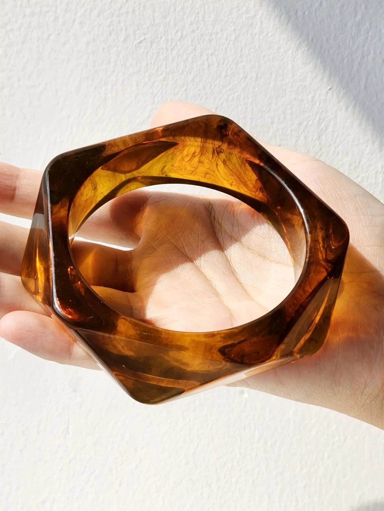 Creative Exaggerated Retro Geometric Chunky Brown Resin Bracelet Autumn Winter Sweater Decoration Bangle for women Jewelry 2025