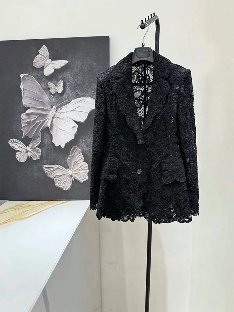 Vestido Preto com Renda, Estampa Floral e sem Mangas