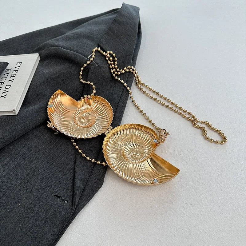 Simple Conch Dinner Bag Women's Shoulder Messenger Crossbody Bag Fun Personality Metal Chain Clutch Acrylic Shell Phone Bags Hot