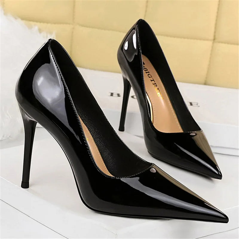 Sapatos de salto alto sensuais de 10 cm, cor vinho, nude, para mulheres, stripper, salto agulha, couro brilhante, para casamento, noiva, vermelho de qualidade