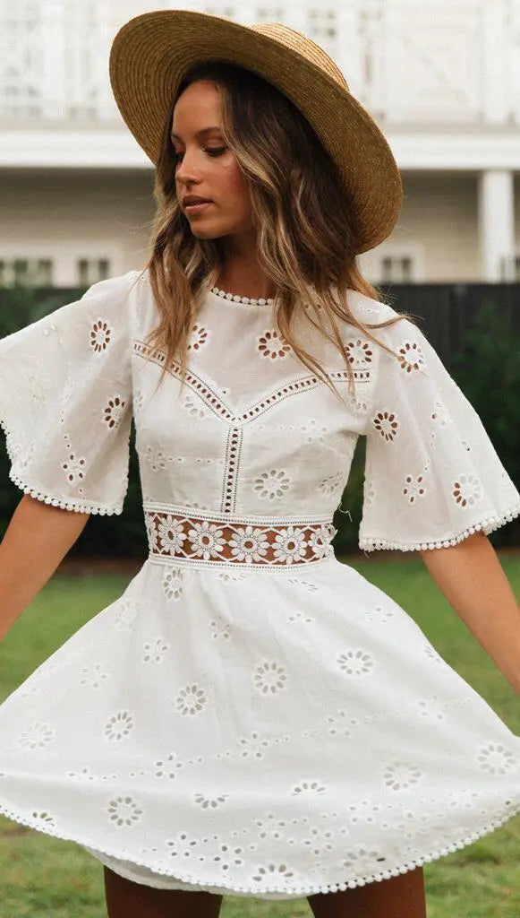 Fashion Summer Women White Dress Casual Backless Mini Dresses Hollow Out Floral Embroidery Cotton Party Dress New Robe 18504