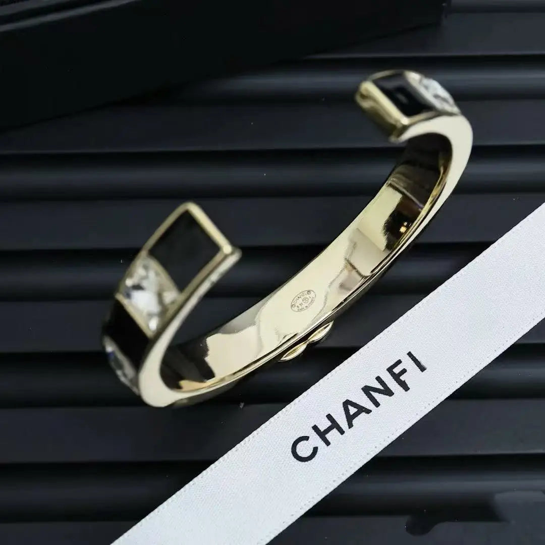 Pulseira Feminina Dourada Vazadacom Esmalte Colorido – Estilo Luxo Elegante