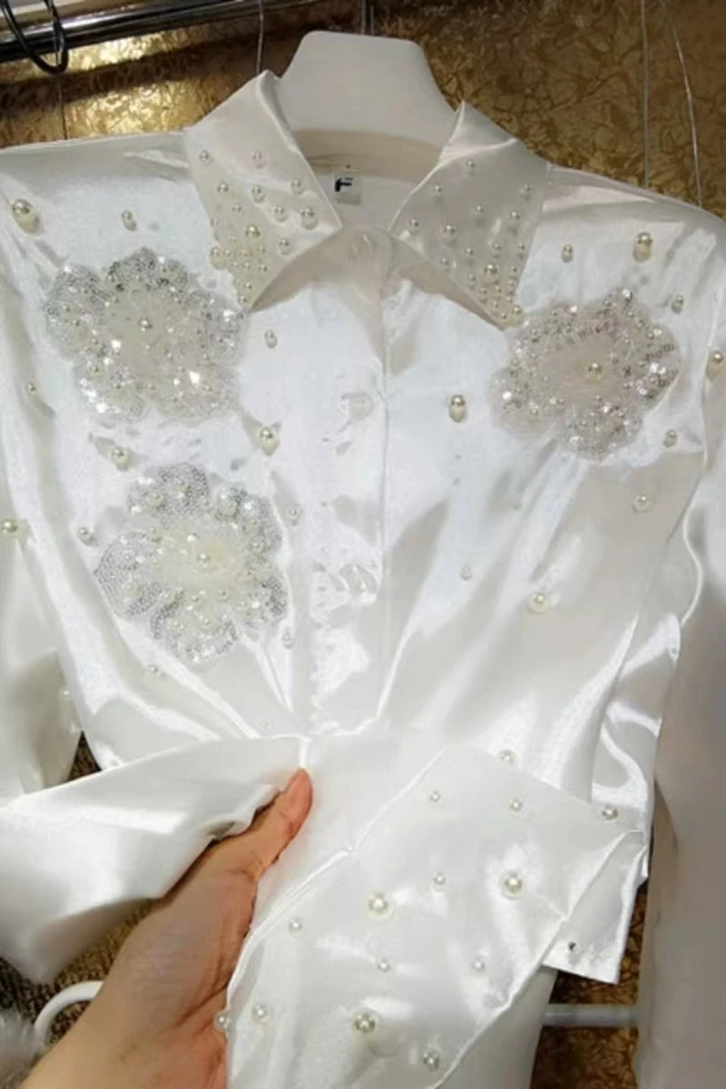 Camisas brancas bordadas com lantejoulas e contas brancas para mulheres, blusas de manga comprida com botões, blusas da moda