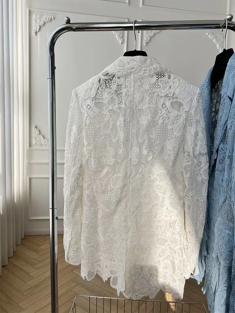 Vestido Preto com Renda, Estampa Floral e sem Mangas