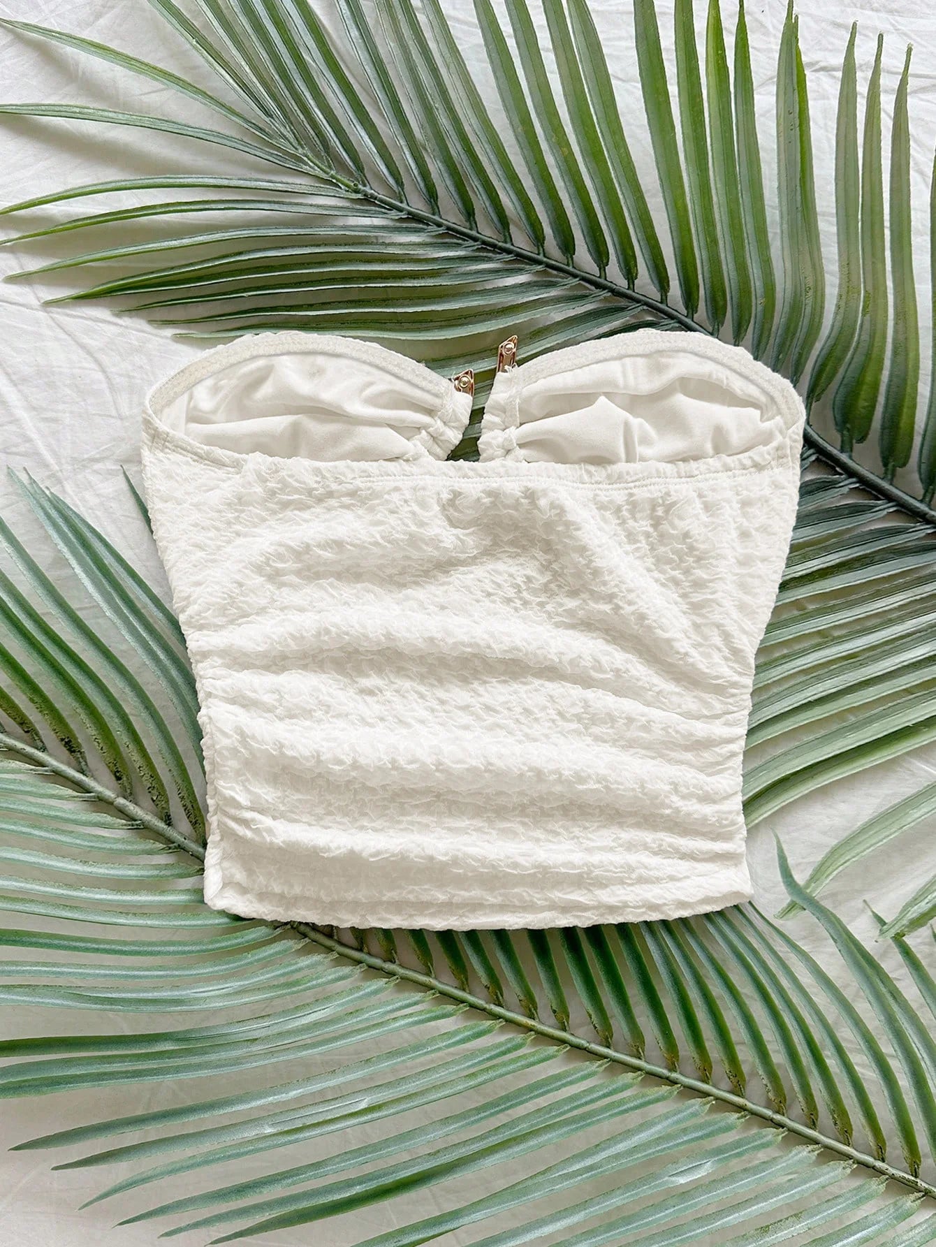 Vacation-style cute, pure yet sexy, solid wine-red strapless top